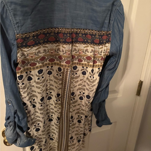 Button down - Picture 3 of 3